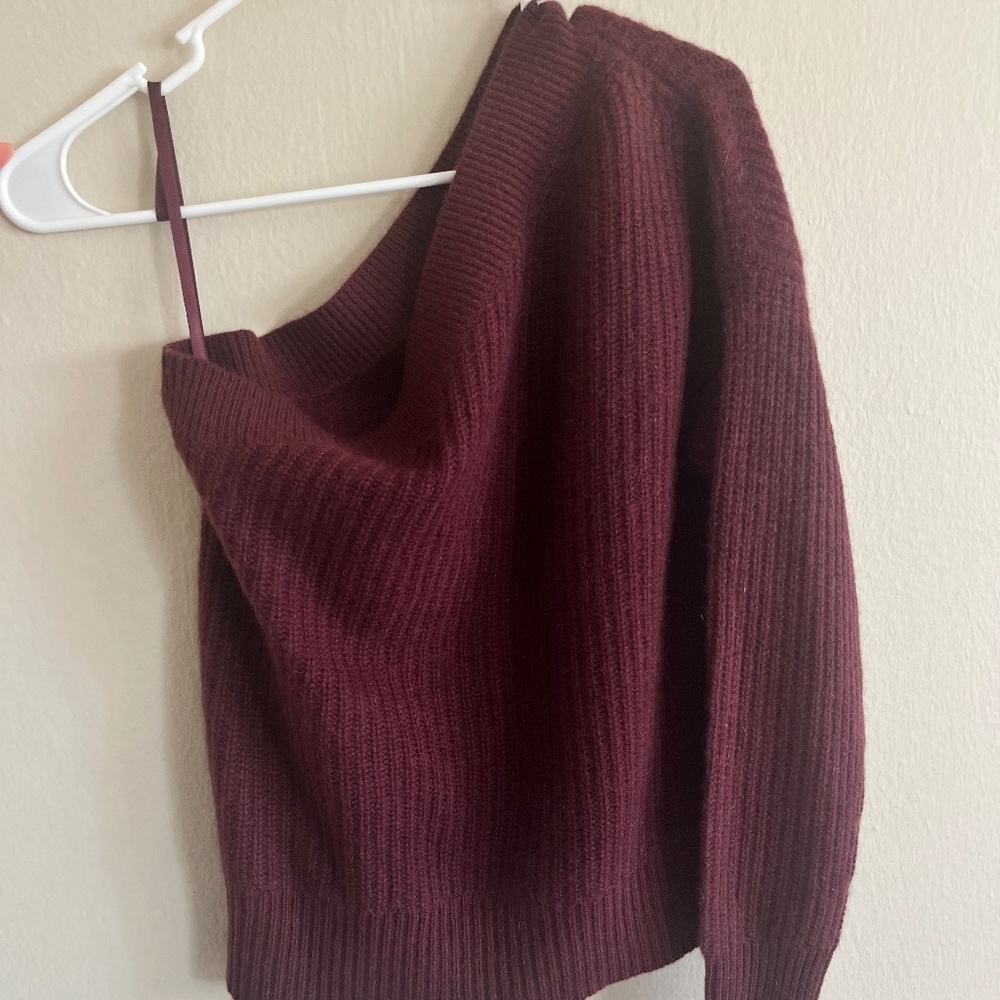 NWT 360 Cashmere Lena Merlot Off-The-Shoulder Cashmere Sweater Size XS - Picture 2 of 4